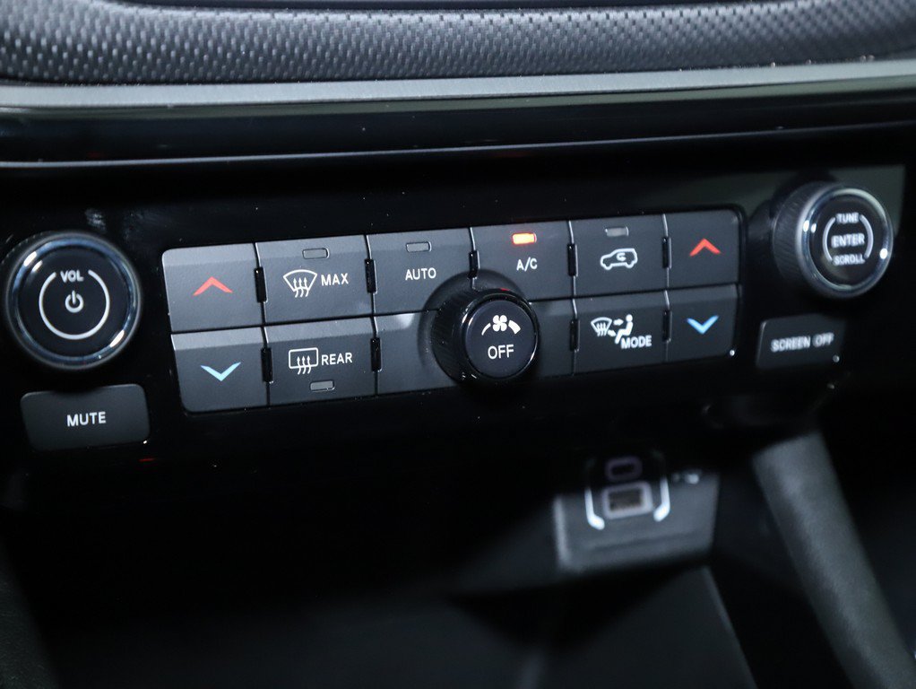 Used 2025 Jeep Compass Trailhawk AWD/4WD image 30