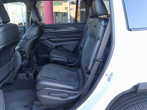 Used 2025 Jeep Grand Cherokee L Altitude image 9