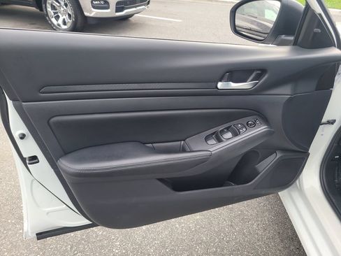 Used 2025 Nissan Altima 2.5 SV FWD image 16