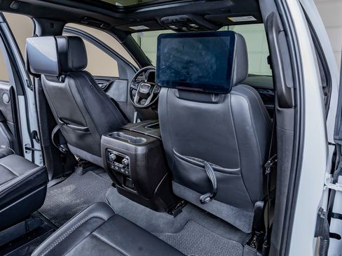 Used 2021 GMC Yukon XL Denali w/ Denali Premium Package AWD/4WD image 33