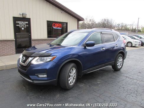 Used 2017 Nissan Rogue SV AWD/4WD image 2