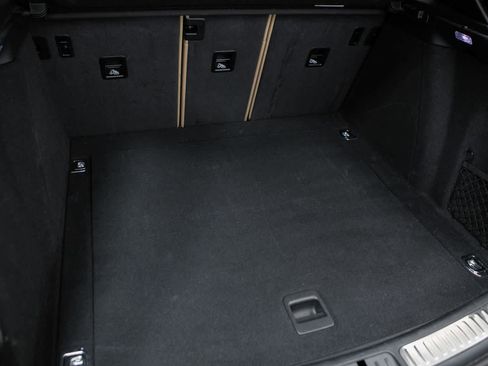 Certified 2024 Porsche Macan AWD/4WD image 37