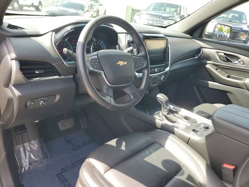Used 2022 Chevrolet Traverse LT image 9