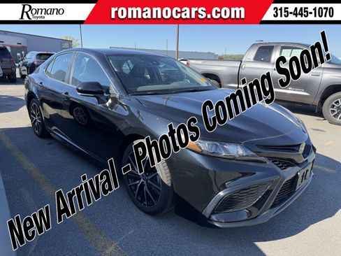 Used 2023 Toyota Camry SE w/ Cold Weather Package FWD image 1