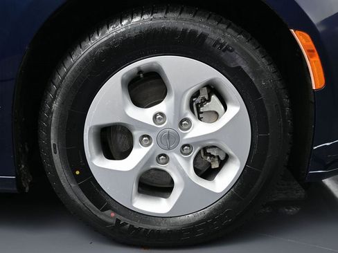 Used 2017 Chrysler Pacifica Touring Plus image 13