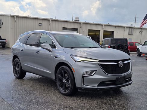 Used 2023 Buick Enclave Essence w/ Experience Buick Package image 4