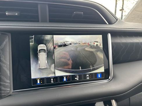 Used 2024 GMC Yukon XL Denali image 23