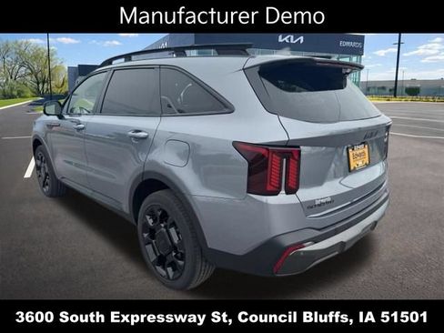 Used 2025 Kia Sorento SX AWD/4WD image 6