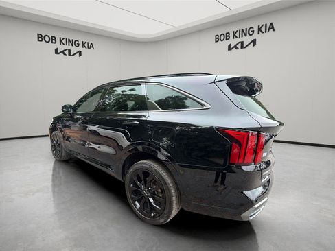 Used 2023 Kia Sorento SX AWD/4WD image 3