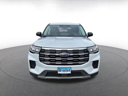 Used 2026 Ford Explorer Active AWD/4WD image 2
