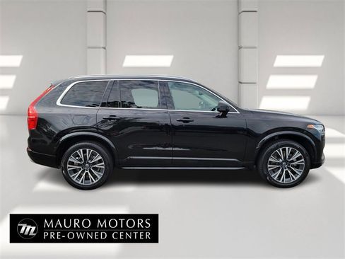 Used 2022 Volvo XC90 T5 Momentum w/ Climate Package image 2