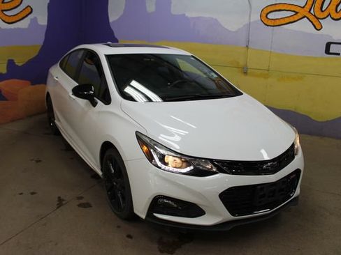 Used 2018 Chevrolet Cruze LT FWD image 2
