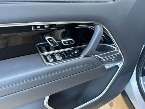 Certified 2025 Land Rover Range Rover SE image 13