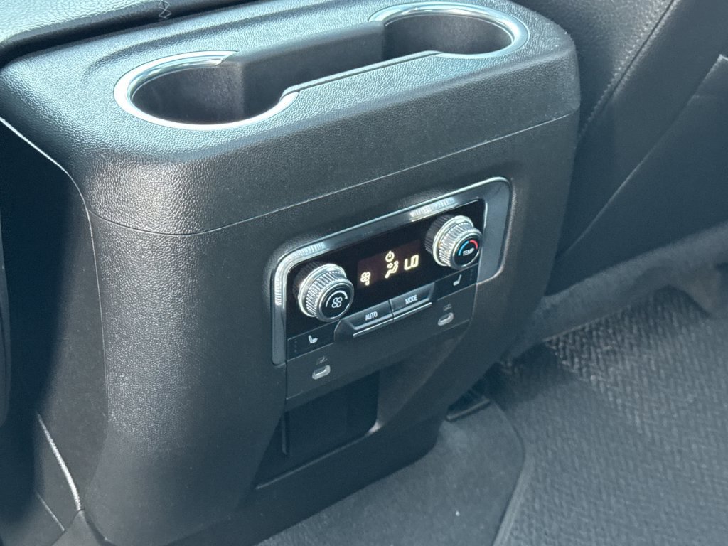 Used 2022 GMC Yukon Denali RWD image 13