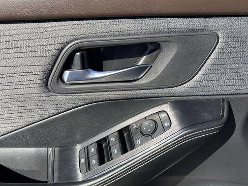 Used 2023 Nissan Rogue SV image 19