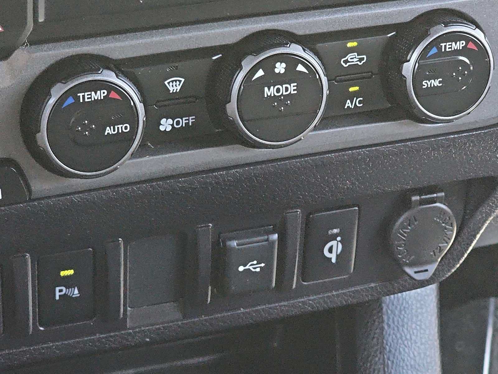 Used 2021 Toyota Tacoma TRD Off-Road w/ Technology Package AWD/4WD image 28