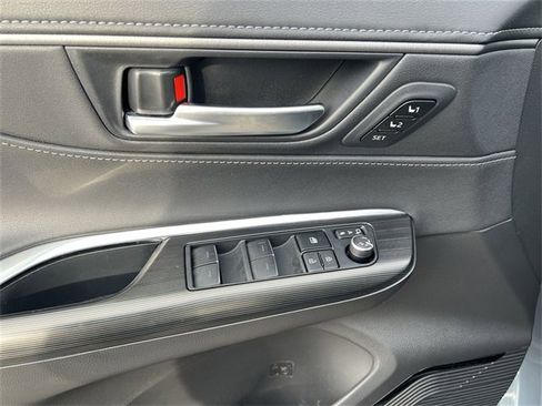 Used 2021 Toyota Venza Limited image 15