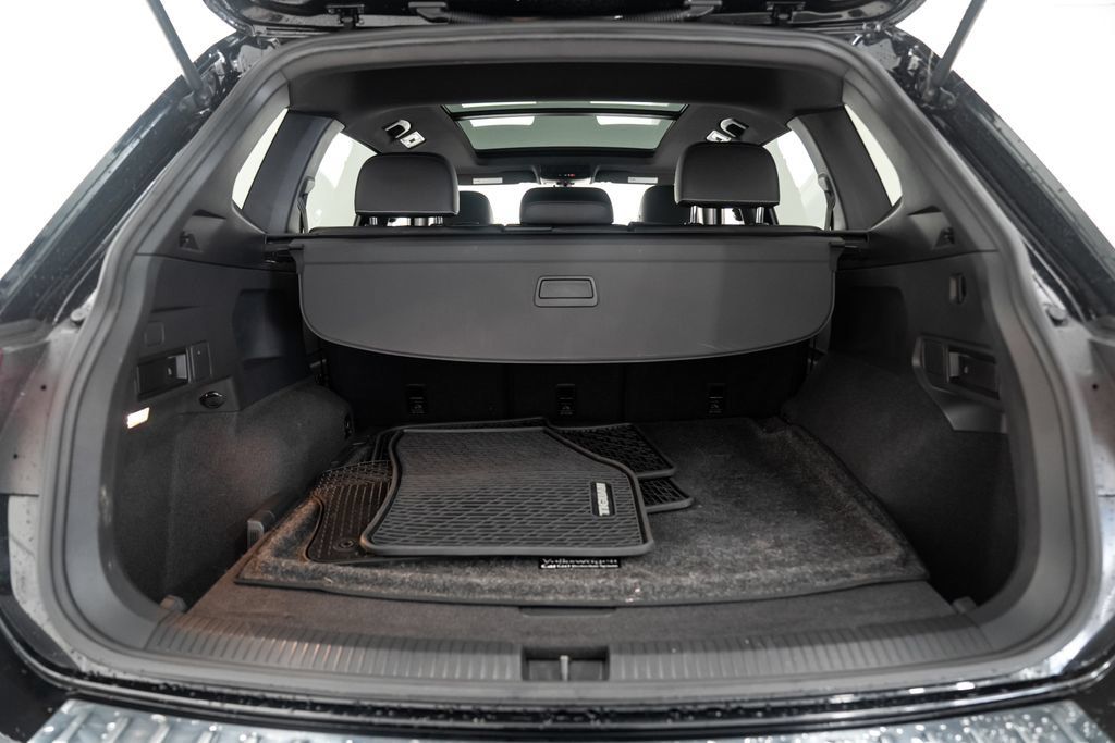 Used 2021 Volkswagen Tiguan SE R-Line AWD/4WD image 32