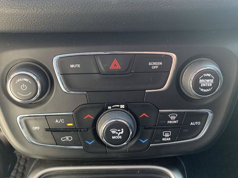 Used 2018 Jeep Compass Latitude w/ Popular Equipment Group AWD/4WD image 15