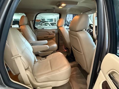 Used 2013 Cadillac Escalade Premium RWD image 13