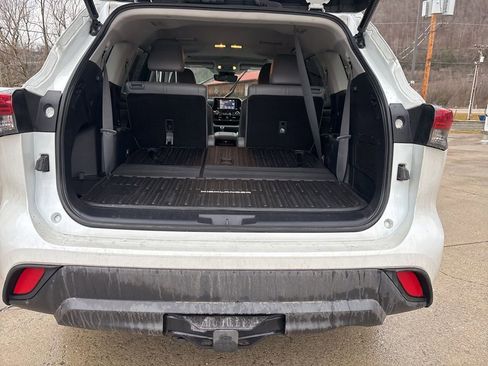 Used 2022 Toyota Highlander XLE image 18