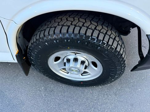 Used 2020 Chevrolet Express 3500 Extended w/ Driver Convenience Package image 22