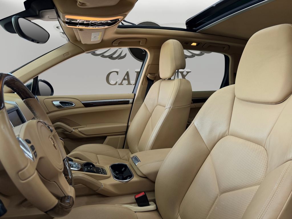 Used 2013 Porsche Cayenne S AWD/4WD image 9