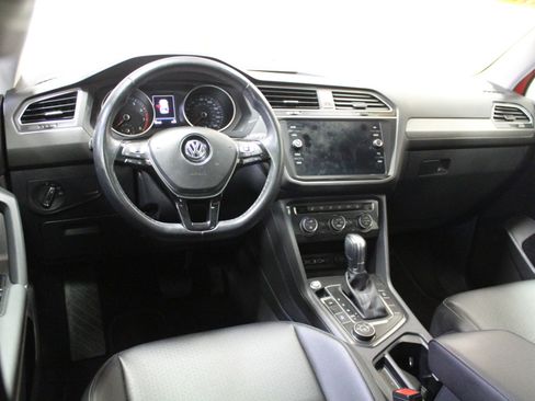 Used 2018 Volkswagen Tiguan SE w/ Panoramic Sunroof Package image 7