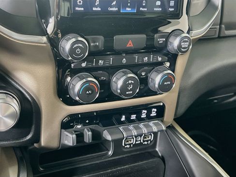 Used 2022 RAM 1500 Laramie AWD/4WD image 16