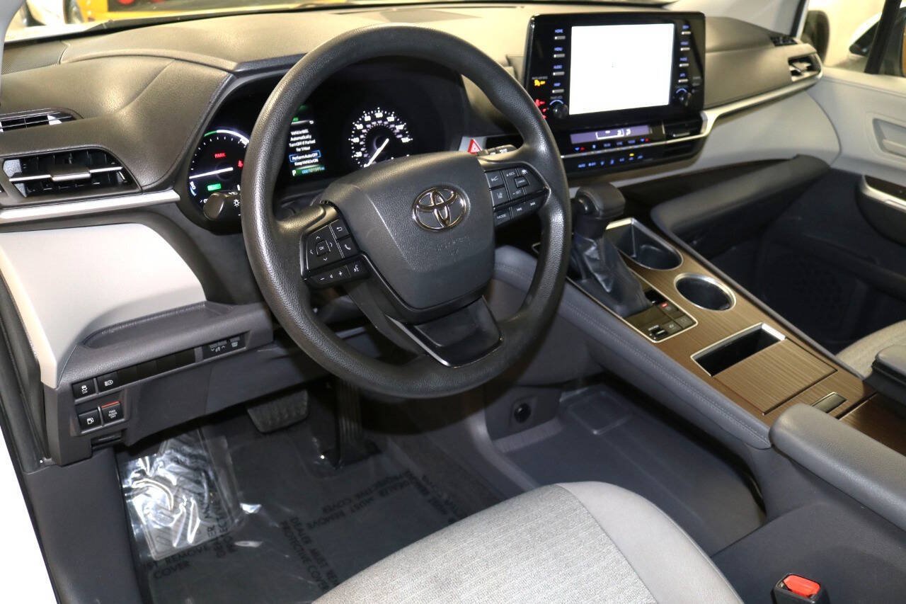 Used 2023 Toyota Sienna LE AWD/4WD image 71