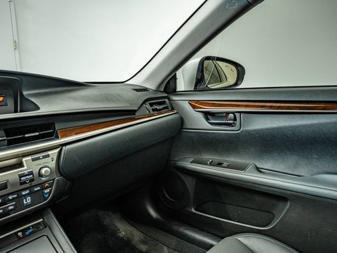 Used 2018 Lexus ES 350 w/ Premier Package FWD image 30
