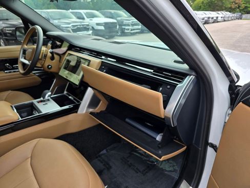 Used 2025 Land Rover Range Rover Long Wheelbase Autobiography AWD/4WD image 39