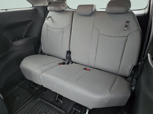 New 2026 Toyota Sienna XLE image 32