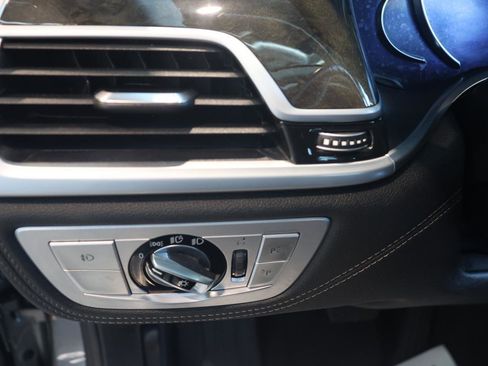 Used 2018 BMW 740i image 34