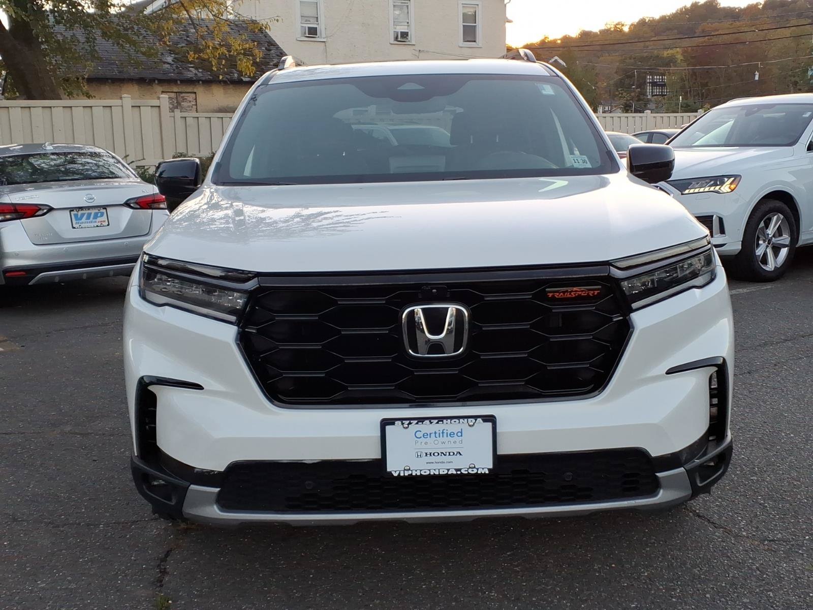 Used 2025 Honda Pilot TrailSport image 2