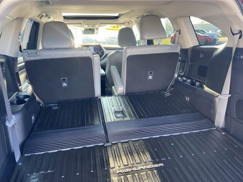 Used 2022 Toyota Highlander Platinum image 11