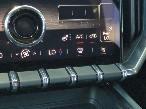 Used 2024 GMC Acadia AT4 w/ Luxury Package AWD/4WD image 30