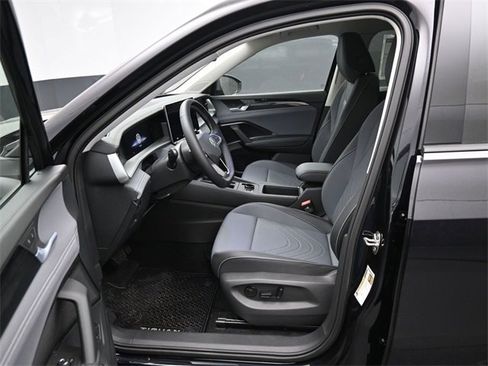 New 2026 Volkswagen Tiguan SE image 9