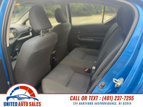 Used 2015 Toyota Prius C Two w/ Preferred Accessory Package FWD image 6