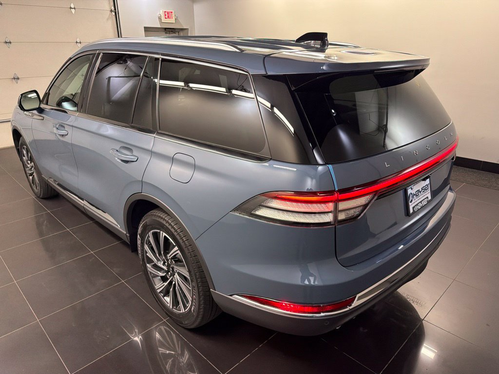 Used 2026 Lincoln Aviator AWD image 4