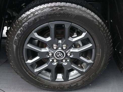 Used 2022 Toyota Tundra Platinum image 42