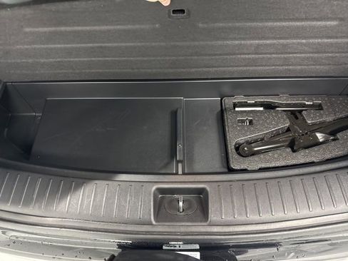 Used 2024 Kia Sorento S image 11