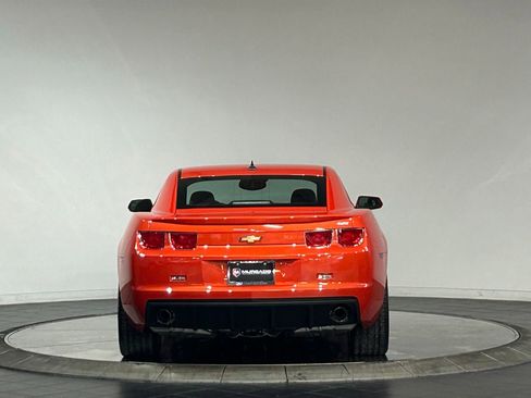 Used 2010 Chevrolet Camaro SS w/ Interior Accent Trim Package RWD image 8