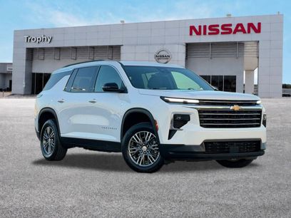 Used 2025 Chevrolet Traverse LT