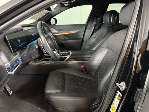 Used 2024 BMW 740i image 19
