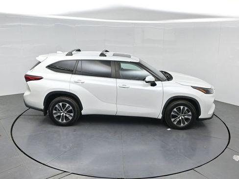 Used 2023 Toyota Highlander XLE AWD/4WD image 34