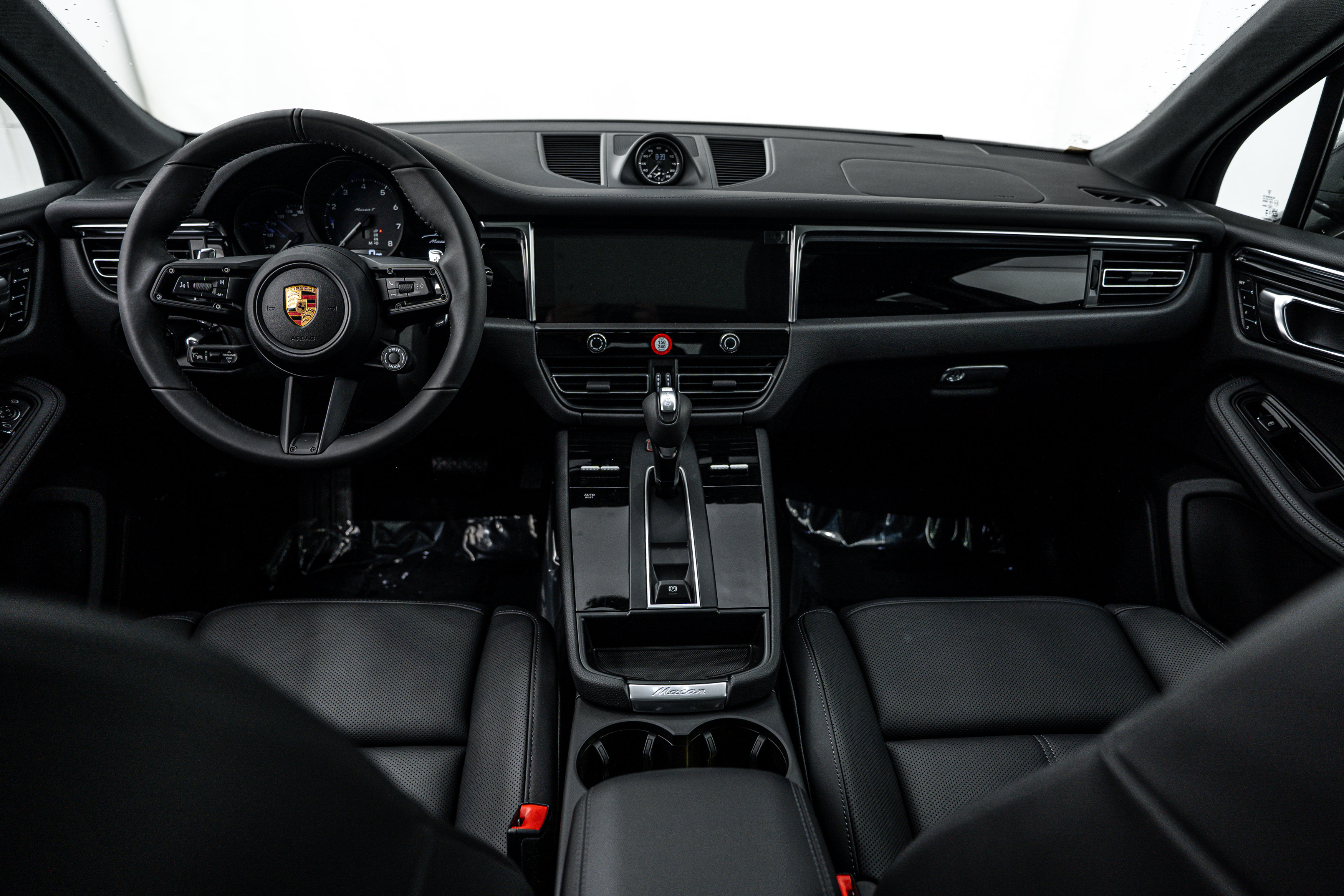 Certified 2026 Porsche Macan Turbo AWD/4WD image 23