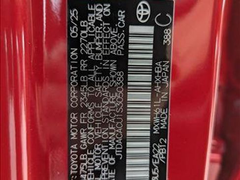 New 2025 Toyota Prius Plug-In Hybrid FWD image 17
