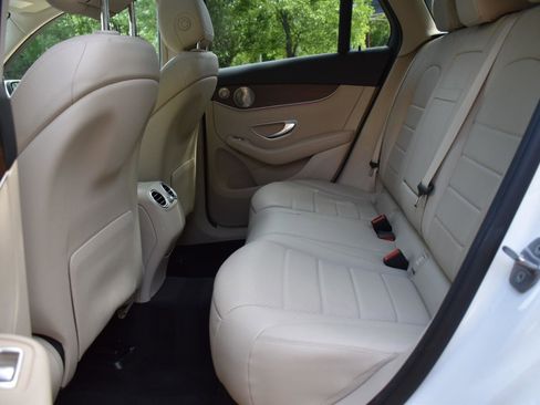 Used 2021 Mercedes-Benz GLC 300 300 4MATIC Premium Pkg Panoram image 38