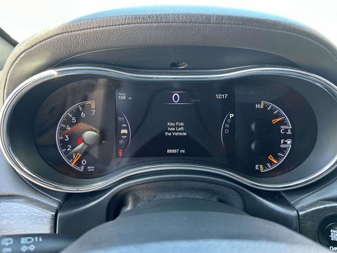 Used 2018 Jeep Grand Cherokee Limited image 16